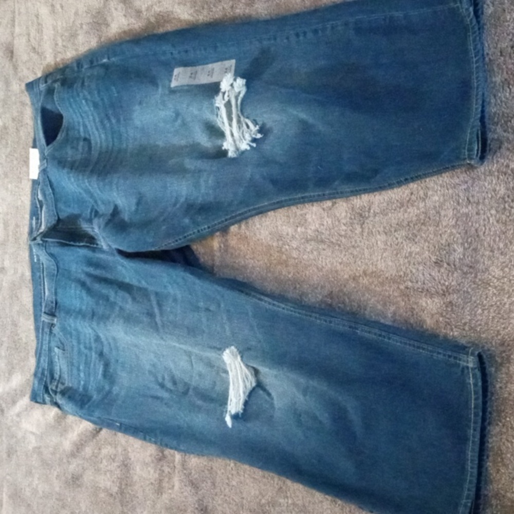 Old Navy NWT mid rise distressed boyfriend jeans Divine
